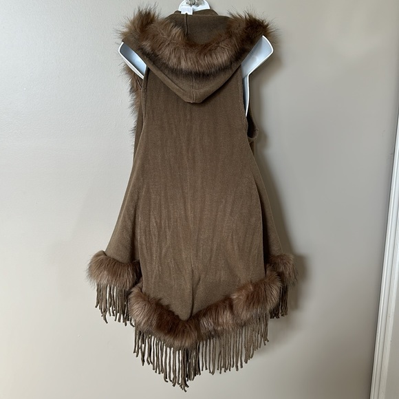Brown Cardigan knit with fringe and fur details - Picture 5 of 6